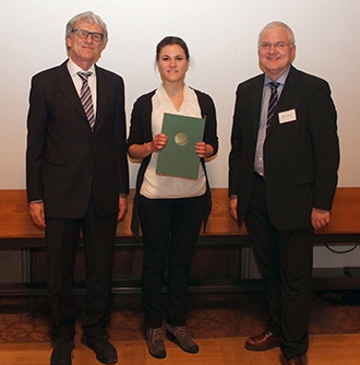 Preisträgerin Juliane Kretschmann mit Vizepräsident Wirsing und Dr. Jahrhaus